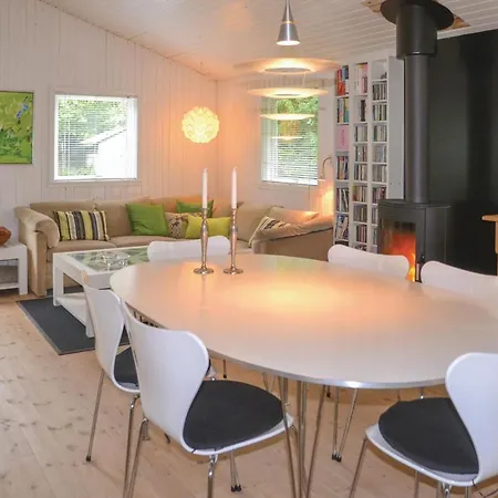 Three-bedroom Holiday In V Ferienhaus Esbjerg