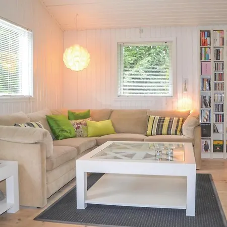 Three-bedroom Holiday In V Ferienhaus *