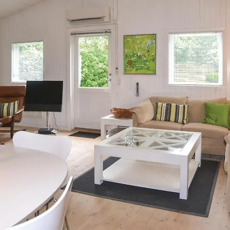 Three-bedroom Holiday In V *