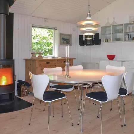 Ferienhaus Three-bedroom Holiday In V *