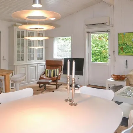 Ferienhaus Three-bedroom Holiday In V Esbjerg