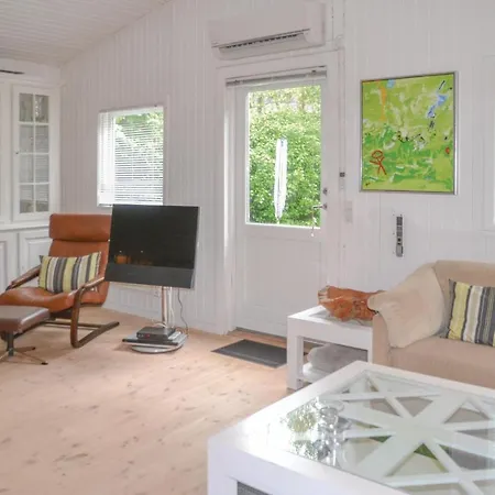 Three-bedroom Holiday In V