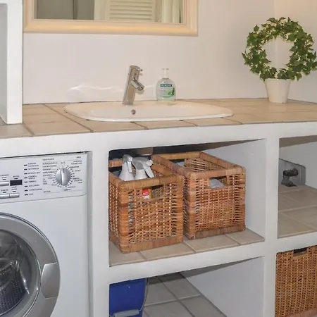 Three-bedroom Holiday In V *