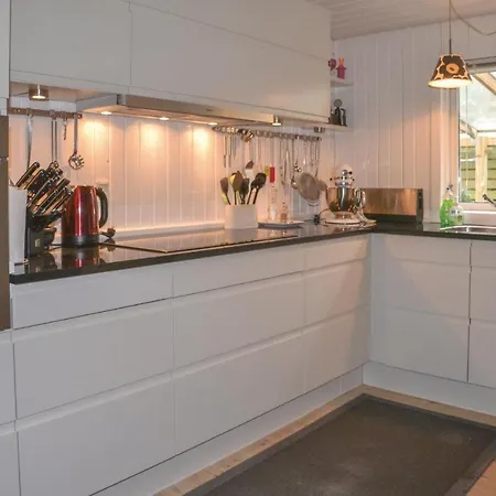 Ferienhaus Three-bedroom Holiday In V